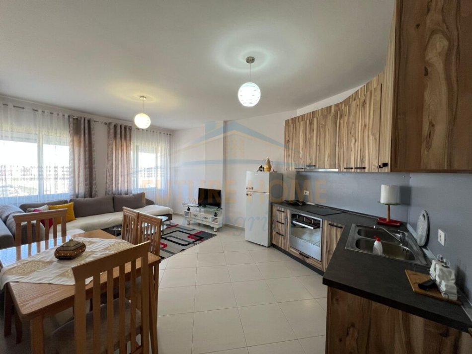 Tirane, shitet apartament 1+1 Kati 8, 65 m² 97.000 € (Yzberisht)