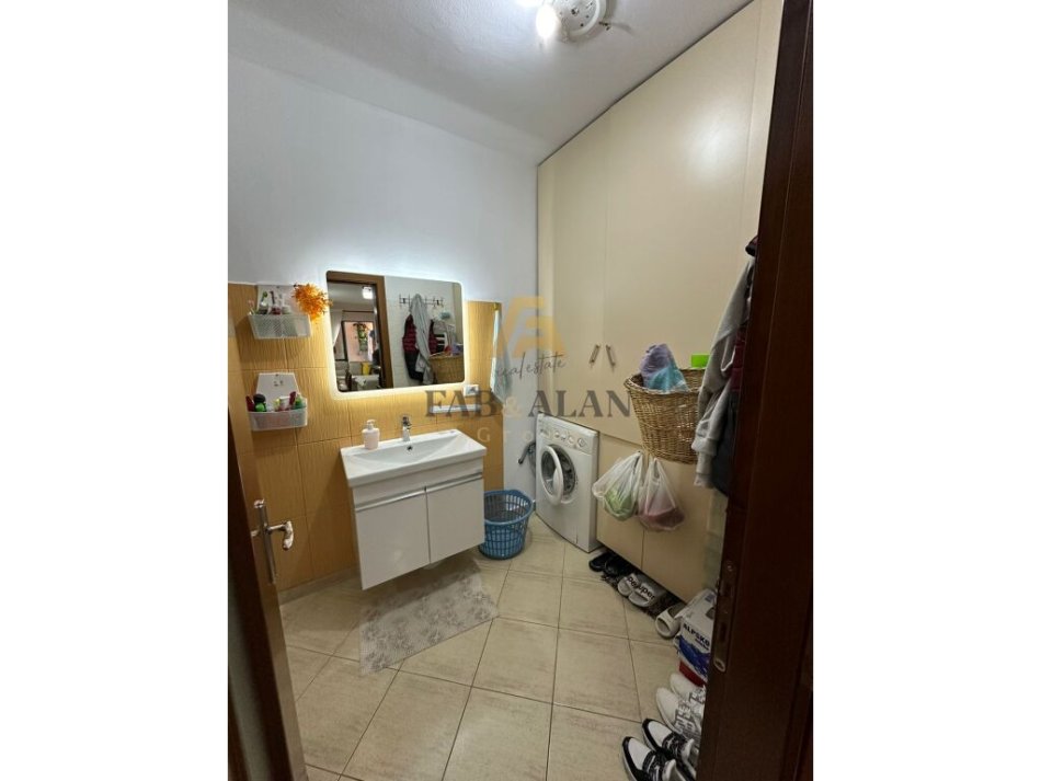 Pogradec, shitet apartament 1+1 Kati 4, 60 m² 68.000 € (Pogradec)