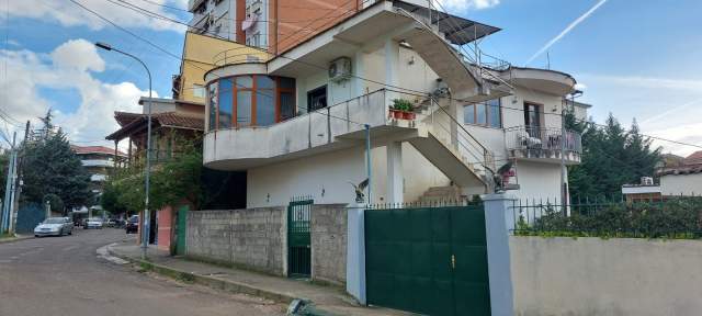 Tirane, shitet shtepi Kati 2, 135 m² 367.000 Euro