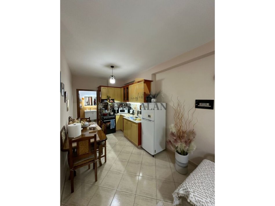 Pogradec, shitet apartament 1+1 Kati 4, 60 m² 68.000 € (Pogradec)