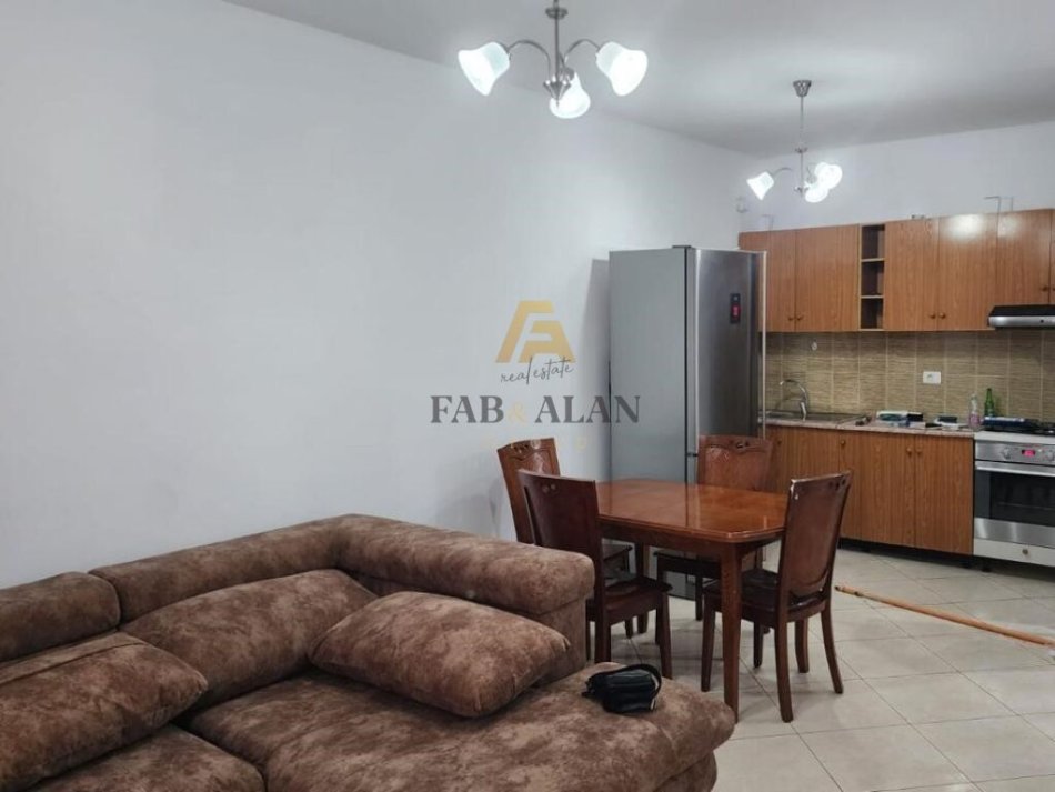 Tirane, jepet me qera apartament 1+1 Kati 4, 380 € (Yzberisht, Besim Alla)