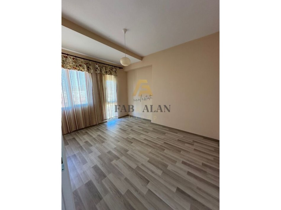 Tirane, shitet apartament 2+1 Kati 3, 97 m² 130.000 € (Komisariati nr 4)