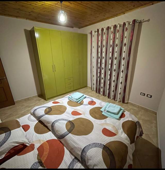 Tirane, jepet me qera apartament 1+1+BLK Kati 4, 70 m² 400 Euro (prane Fiori Di Bosko)