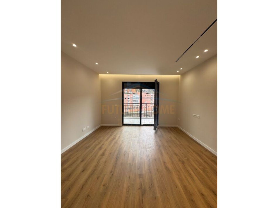 Tirane, shitet apartament 2+1+Ballkon Kati 2, 96 m² 230.000 € (kodra e diellit)