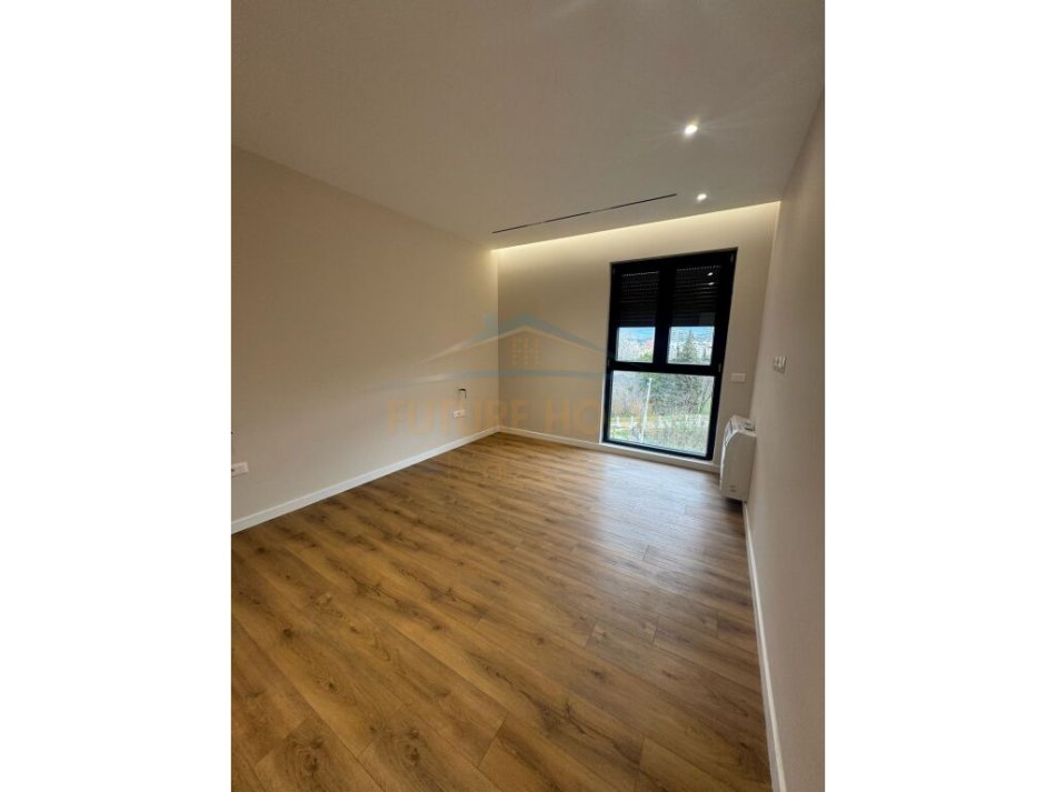 Tirane, shitet apartament 2+1+Ballkon Kati 2, 96 m² 230.000 € (kodra e diellit)