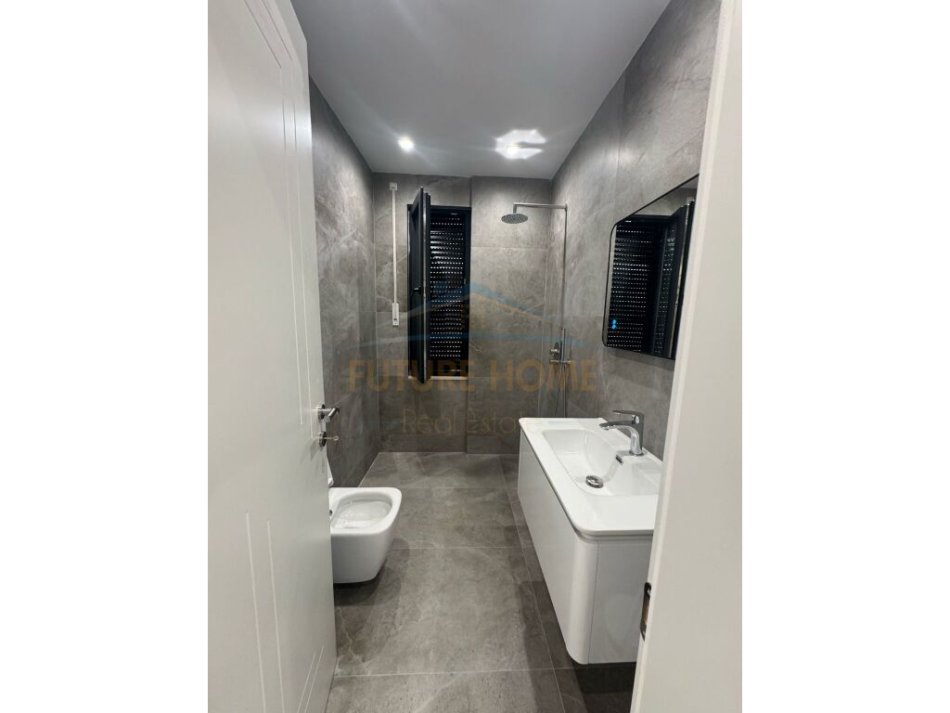 Tirane, shitet apartament 2+1+Ballkon Kati 2, 96 m² 230.000 € (kodra e diellit)