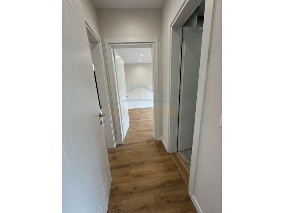 Tirane, shitet apartament 2+1+Ballkon Kati 2, 96 m² 230.000 € (kodra e diellit)
