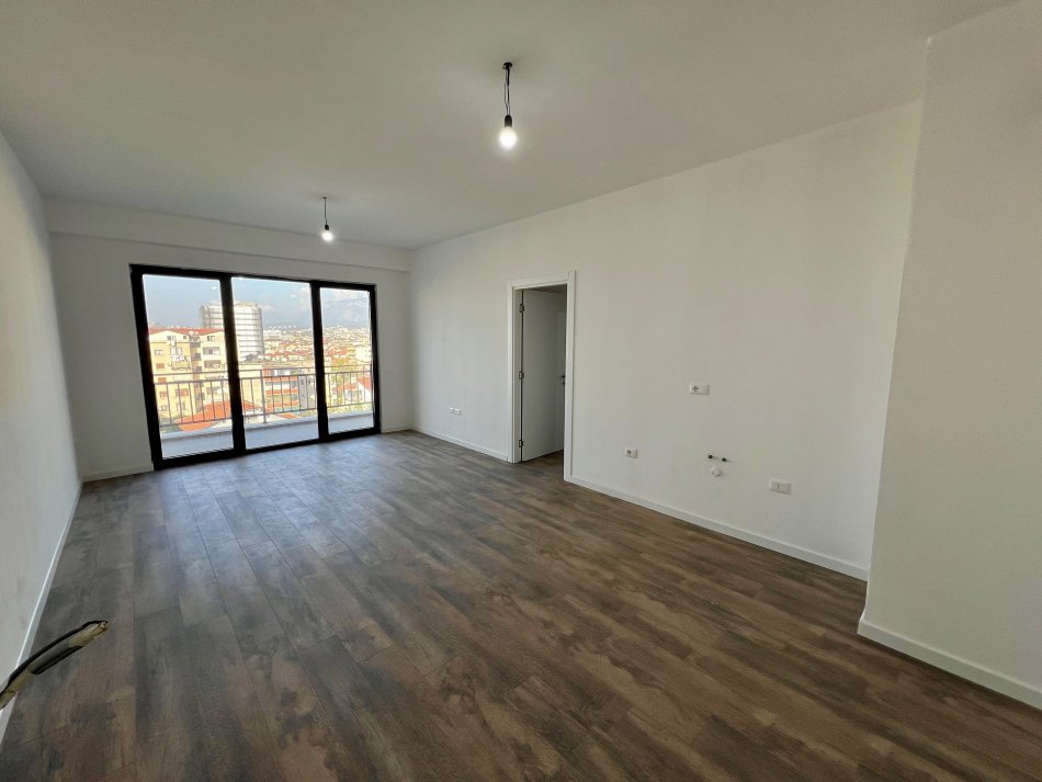 Tirane, shitet apartament 2+1+Ballkon Kati 2, 114 m² 205.200 € (Rruga e Dibres)
