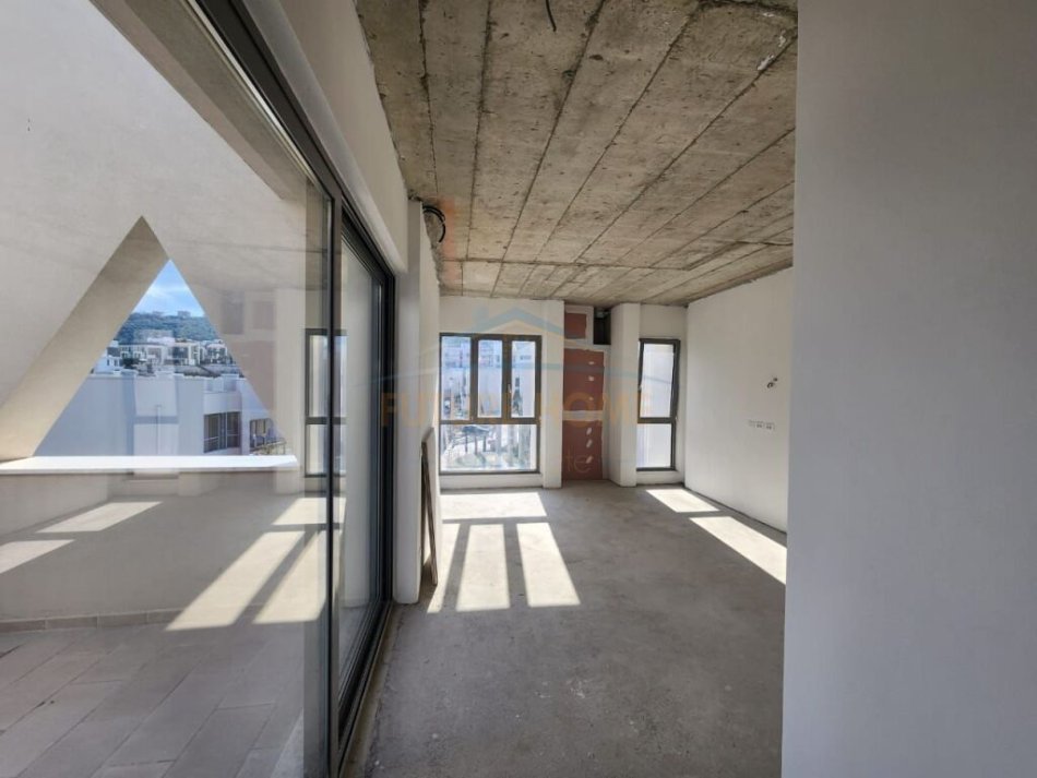 Tirane, shitet apartament 2+1+Ballkon Kati 2, 126 m² 377.000 € (Liqeni i Thate)