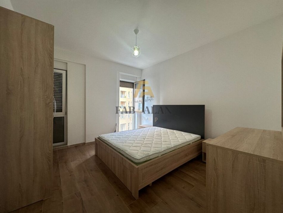 Tirane, jepet me qera apartament 3+1+2 Kati 3, 110 m² 700 € (Ish Profarma)