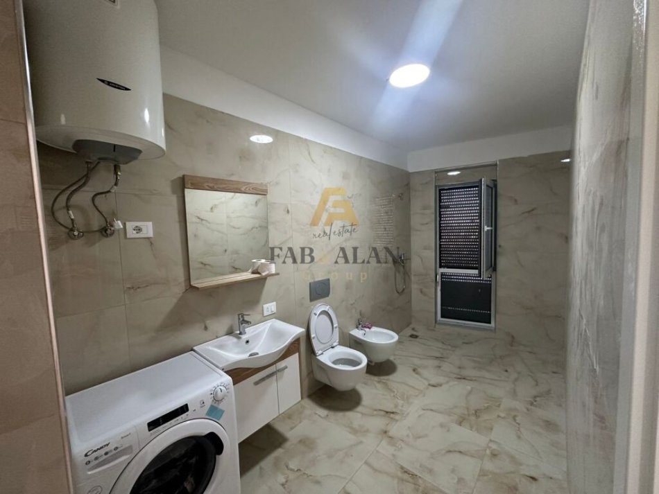 Tirane, jepet me qera apartament 3+1+2 Kati 3, 110 m² 700 € (Ish Profarma)