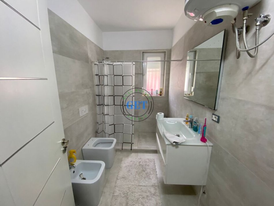 Durres, shitet apartament 2+1+Ballkon Kati 1, 118 m² 130.000 € (Ish Rajoni)