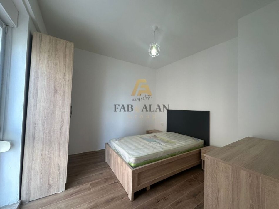 Tirane, jepet me qera apartament 3+1+2 Kati 3, 110 m² 700 € (Ish Profarma)