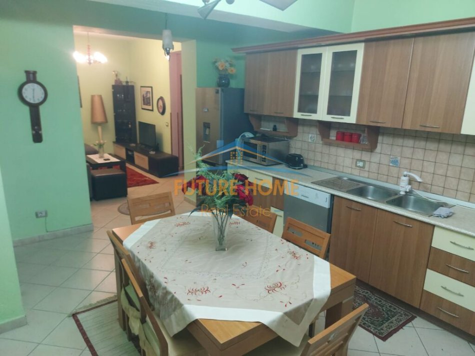 Tirane, jepet me qera apartament 2+1 Kati 2, 110 m² 500 € (Tregu Elektrik)