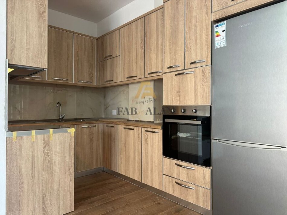 Tirane, jepet me qera apartament 3+1+2 Kati 3, 110 m² 700 € (Ish Profarma)