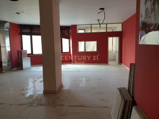 Tirane, jap me qera ambjent biznesi Kati 1, 370 m² 2.600 Euro (Kinostudio)