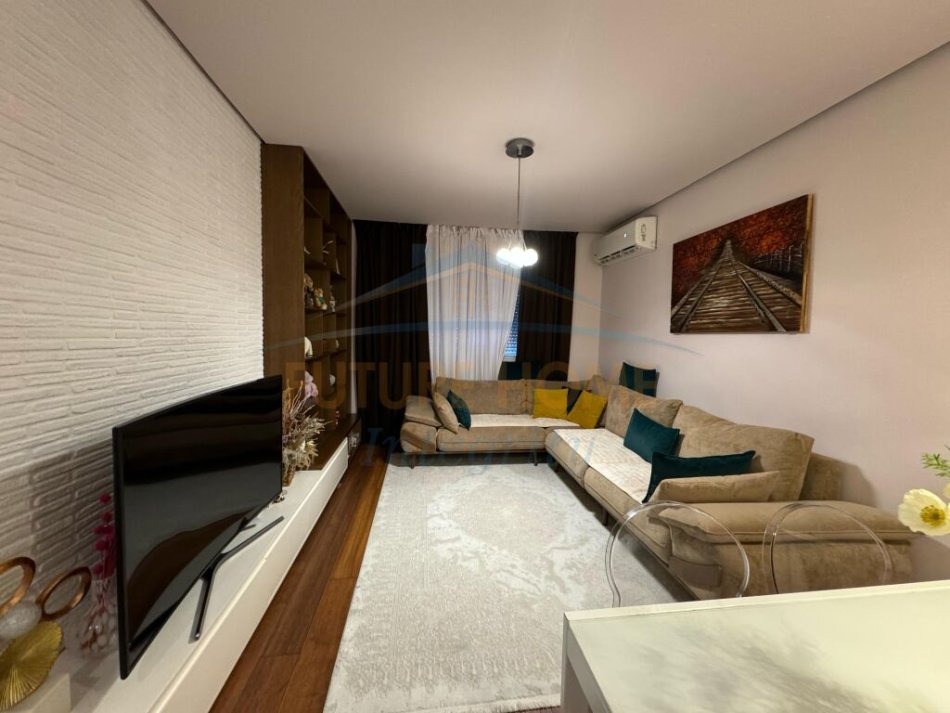 Tirane, shitet apartament 2+1+Ballkon Kati 3, 74 m² 210.000 € (Selvia)