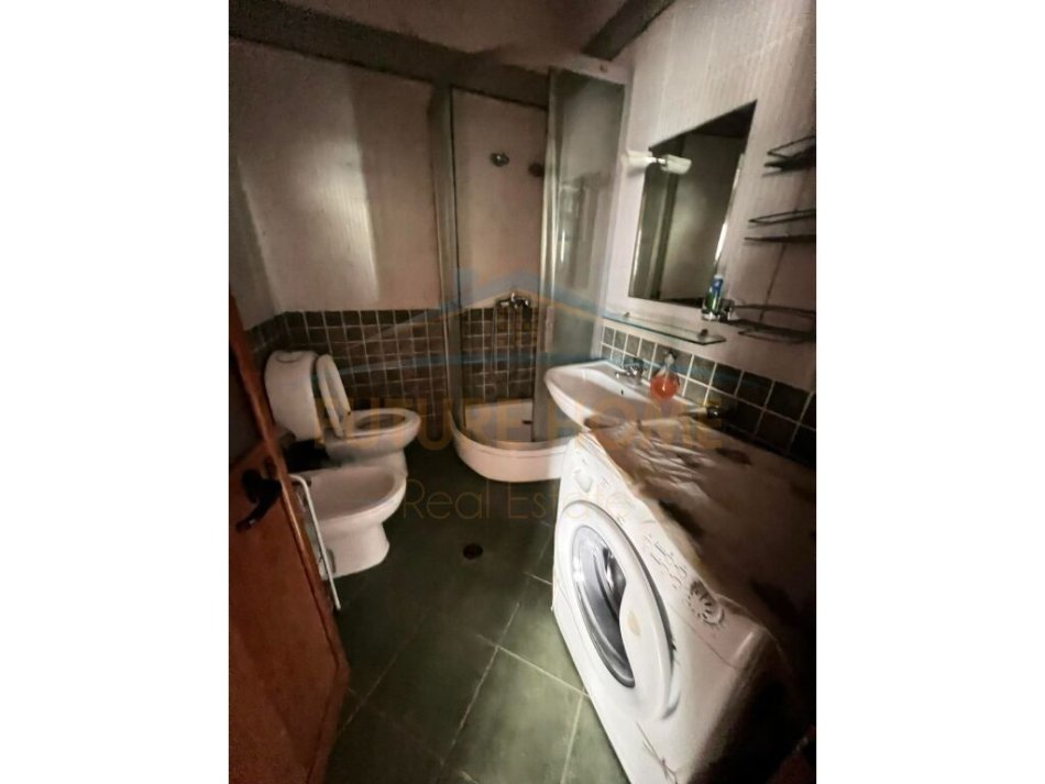 Tirane, shitet apartament 2+1+Ballkon Kati 6, 92 m² 130.000 € (UNAZA E RE)
