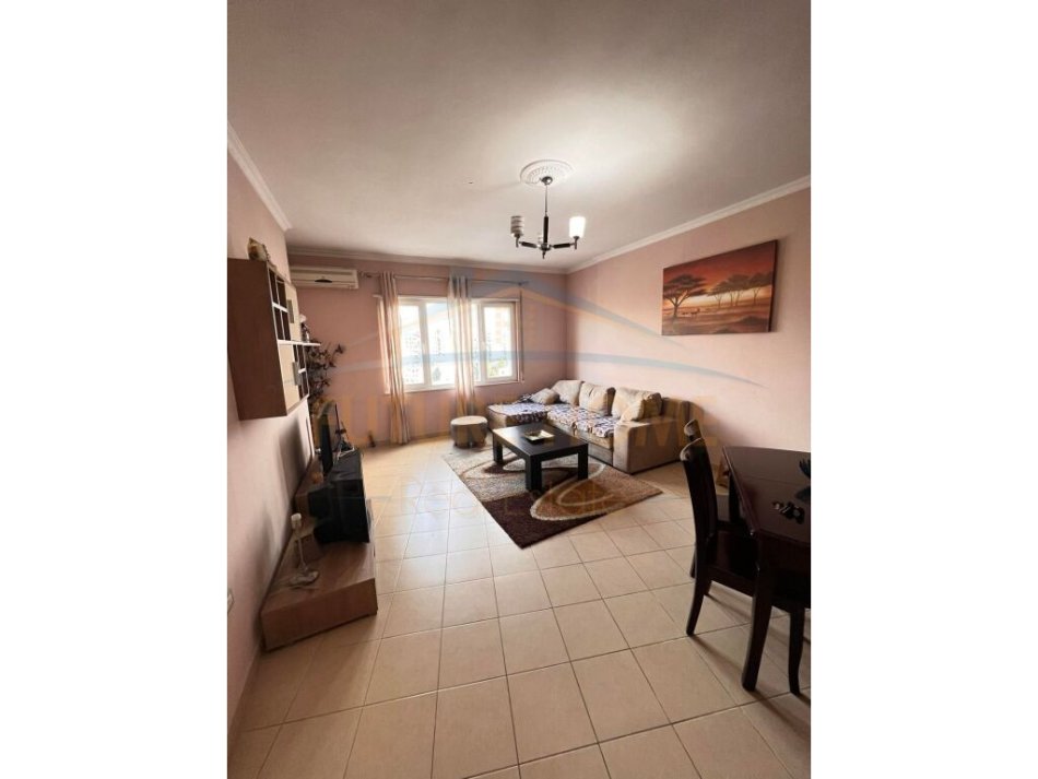 Tirane, shitet apartament 2+1+Ballkon Kati 6, 92 m² 130.000 € (UNAZA E RE)