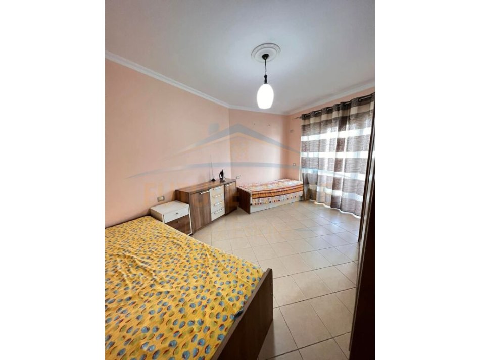 Tirane, shitet apartament 2+1+Ballkon Kati 6, 92 m² 130.000 € (UNAZA E RE)