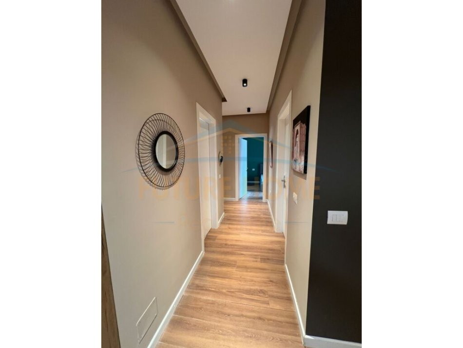 Tirane, jepet me qera apartament 2+1 Kati 5, 100 m² 750 € (Fusha e Aviacionit)