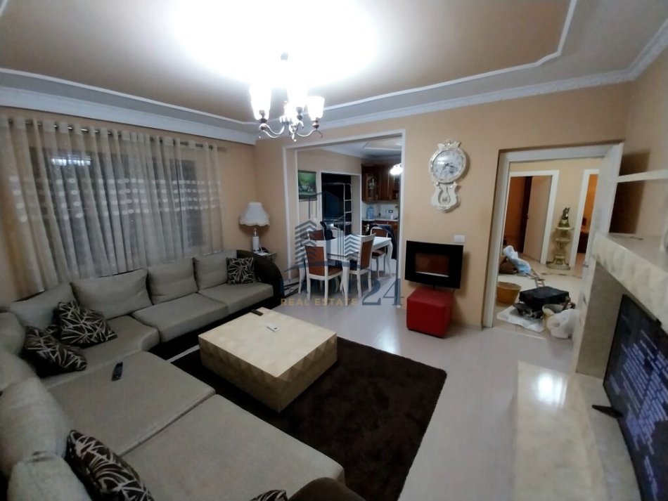 Tirane, shitet apartament 2+1+Ballkon Kati 3, 90 m² 182.000 € (RRUGA E KAVAJES, GLOBE)