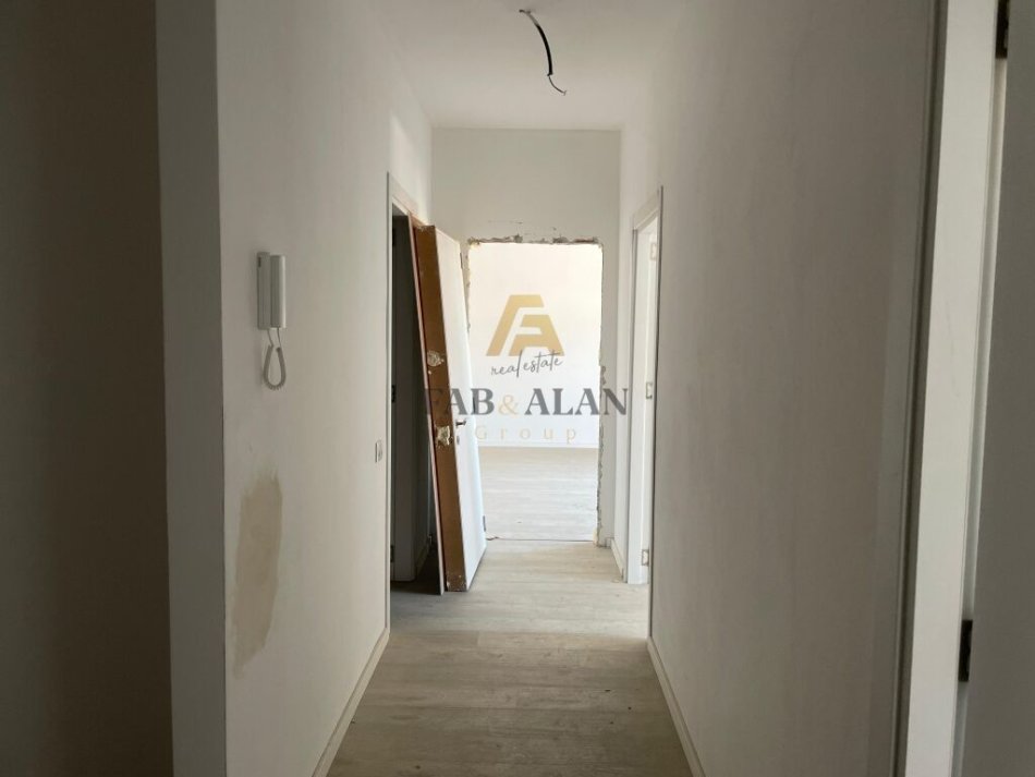 Tirane, shitet apartament 2+1+2 Kati 3, 101 m² 135.000 € (Shkoze)