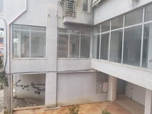Elbasan, shitet ambjent biznesi 300 m² 160.000 Euro