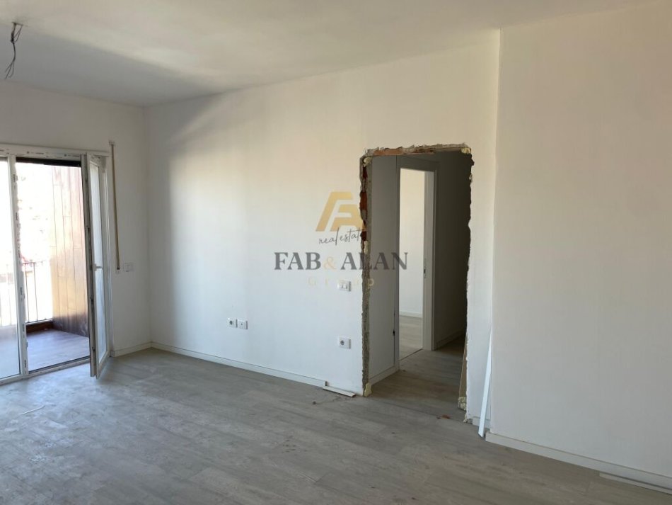 Tirane, shitet apartament 2+1+2 Kati 3, 101 m² 135.000 € (Shkoze)