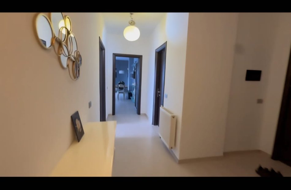 Tirane, jepet me qera apartament 2+1+Ballkon Kati 7, 800 € (Kika 1 ,Komuna e Parisit)