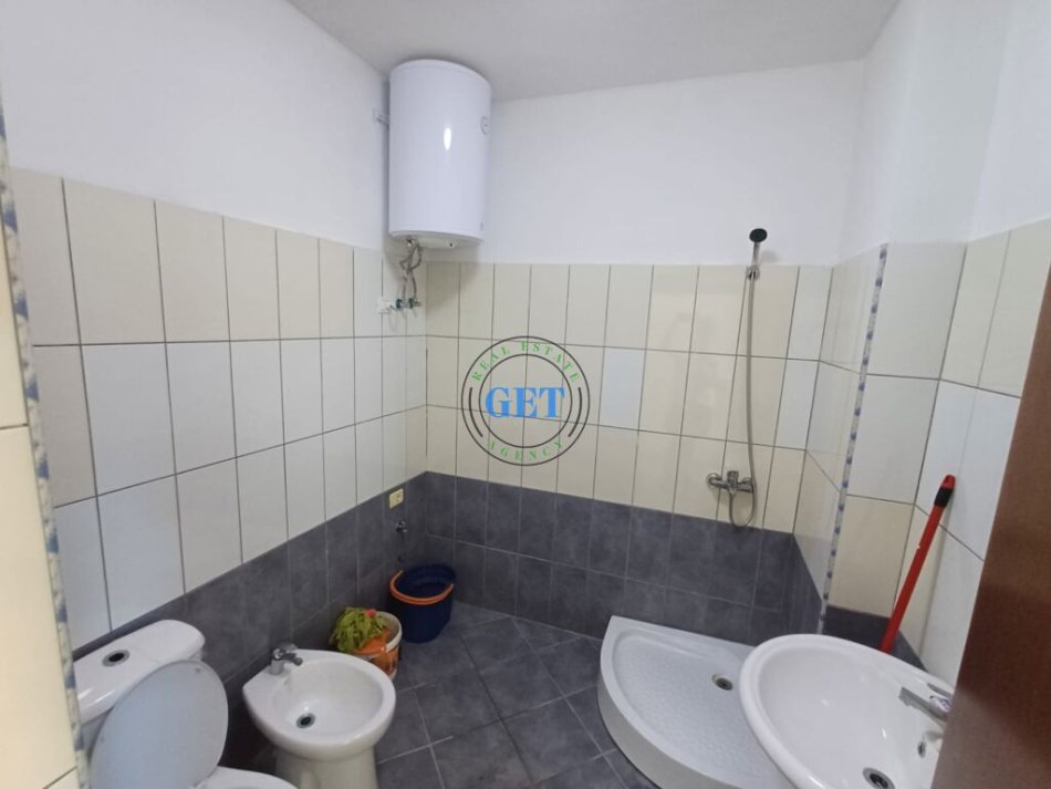 Durres, jepet me qera apartament 3+1+Ballkon Kati 6, 120 m² 400 € (Shkembi i Kavajes)