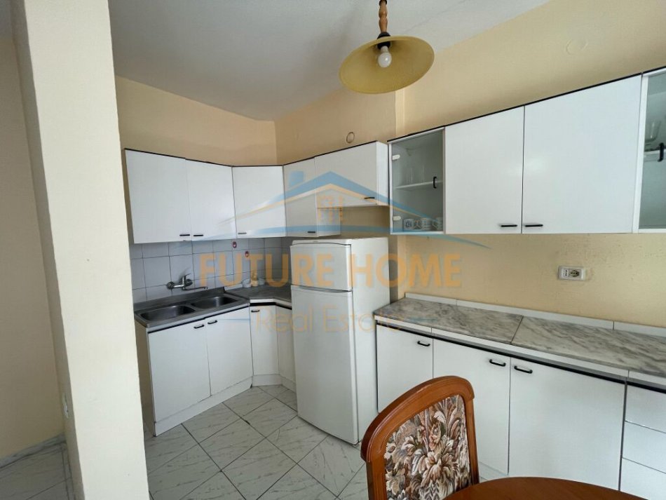 Tirane, shitet apartament 2+1+Ballkon Kati 4, 93 m² 182.000 € (VASIL SHANTO)
