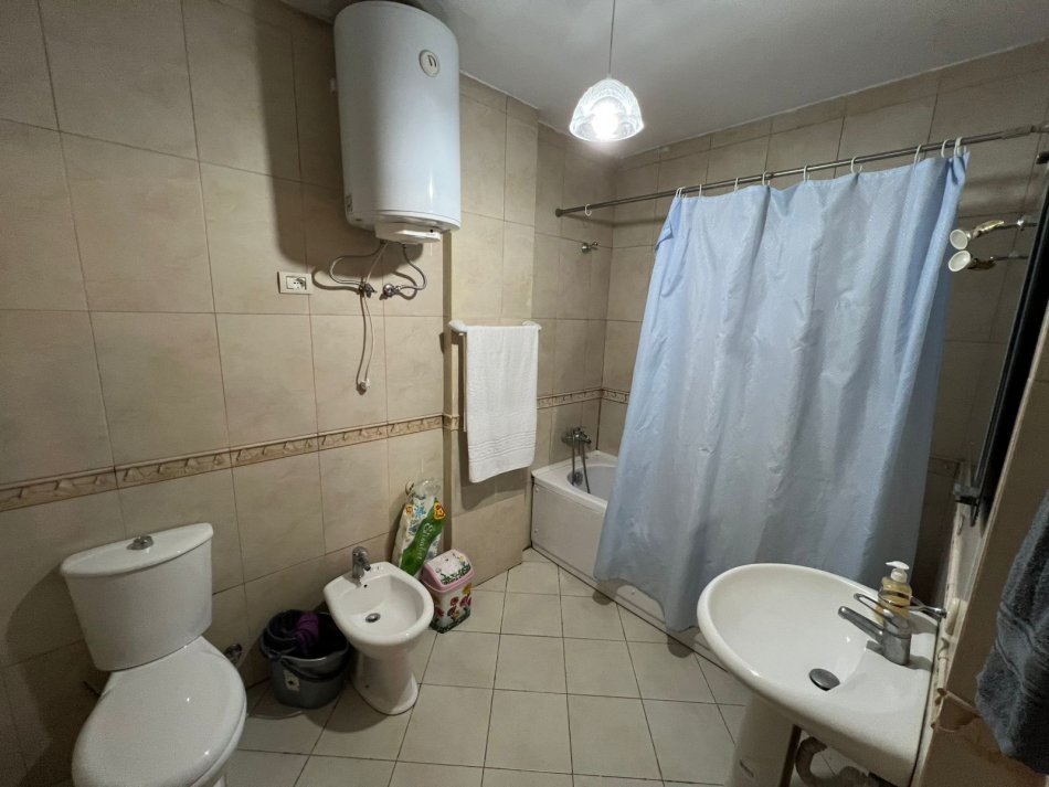 Tirane, jepet me qera apartament 2+1+Ballkon Kati 3, 112 m² 700 € (Zogu zi)