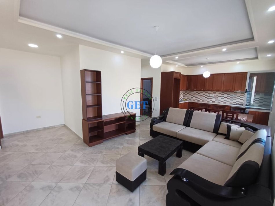Durres, jepet me qera apartament 3+1+Ballkon Kati 6, 120 m² 400 € (Shkembi i Kavajes)