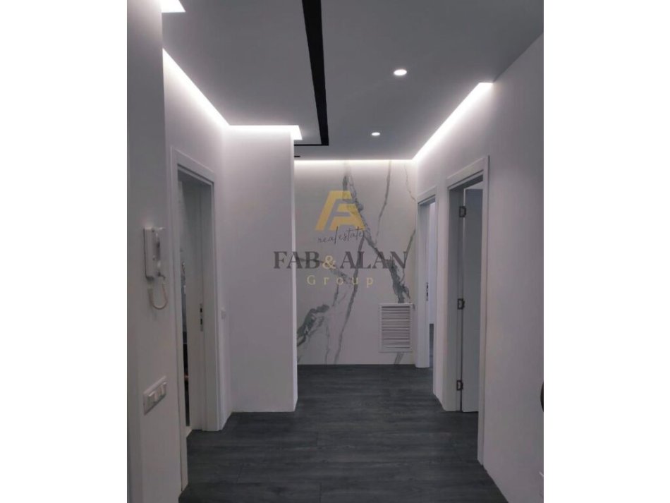 Tirane, jepet me qera ambjent biznesi , 130 m² 1.500 € (Komuna e Parisit)