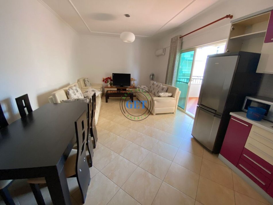 Durres, jepet me qera apartament 2+1+Ballkon Kati 5, 94 m² 400 € (Shkembi i Kavajes)