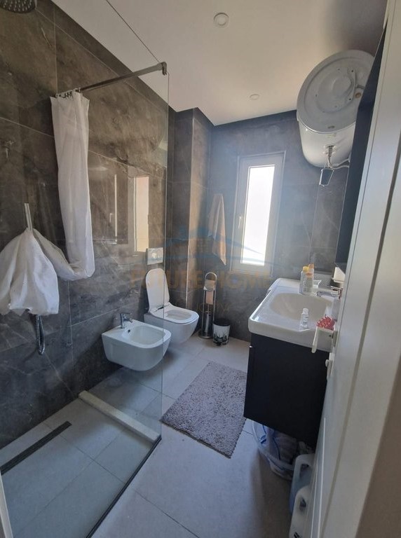 Durres, jepet me qera apartament 1+1+Ballkon Kati 6, 60 m² 500 € (Vollga)