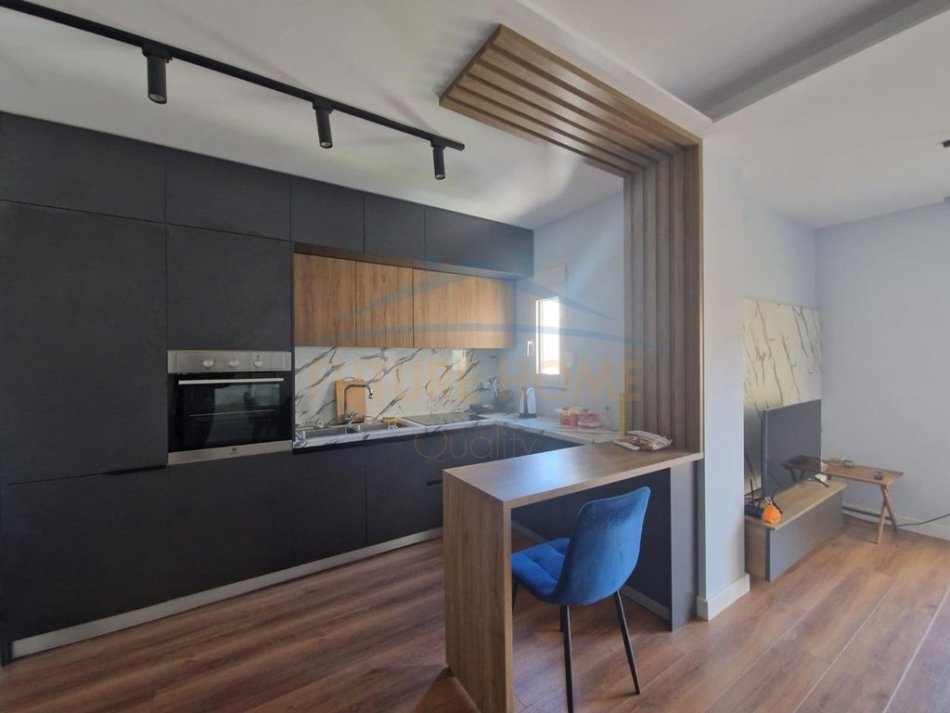 Durres, jepet me qera apartament 1+1+Ballkon Kati 6, 60 m² 500 € (Vollga)