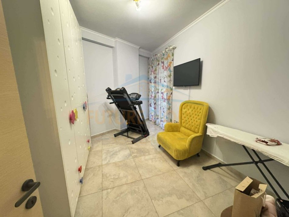Tirane, shitet apartament 2+1+Ballkon Kati 5, 92 m² 165.000 € (unaza e re)