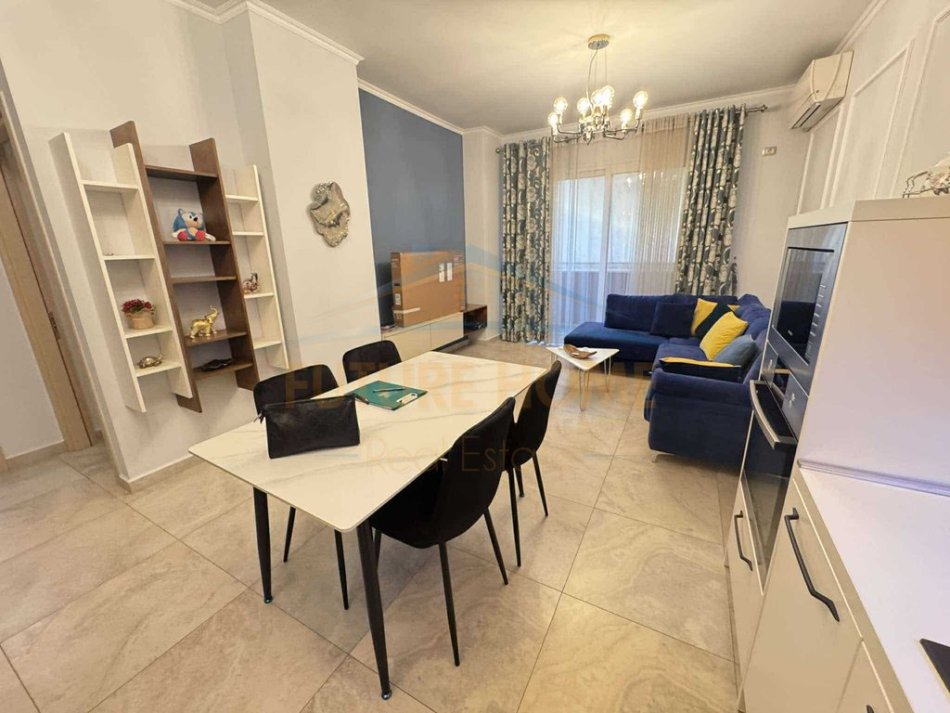 Tirane, shitet apartament 2+1+Ballkon Kati 5, 92 m² 165.000 € (unaza e re)