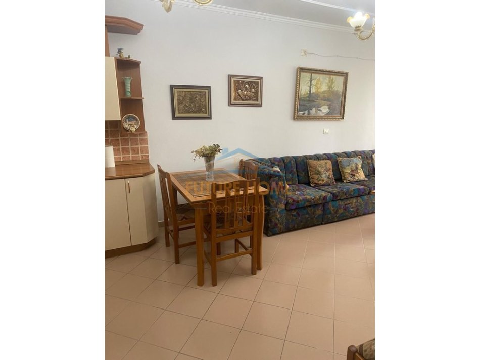 Tirane, shitet apartament 1+1 Kati 5, 75 m² 160.000 € (komuna e parisit)