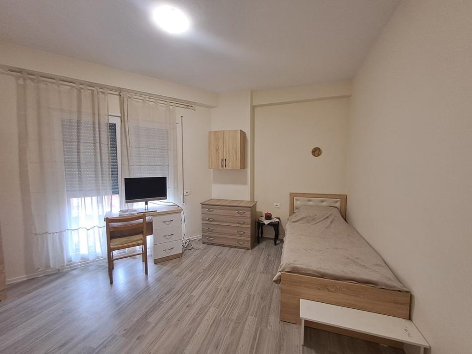 Tirane, jepet me qera apartament 2+1 Kati 2, 99 m² 650 € (Rruga e Dibres prane Vila Gold)