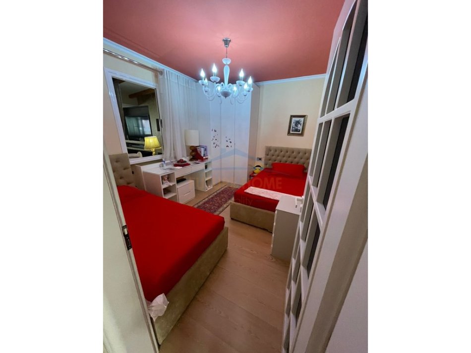 Durres, shitet apartament 3+1+Ballkon Kati 1, 135 m² 300.000 € (Bulevardi Kryesor, Durres)