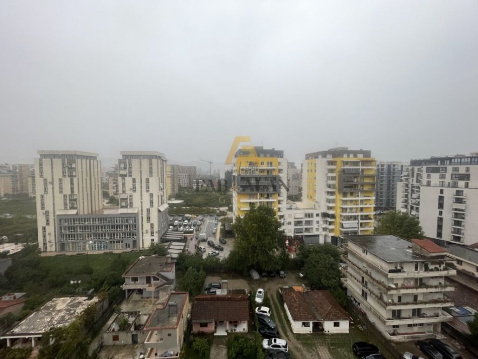 Tirane, jepet me qera apartament 3+1 Kati 9, 113 m² 700 € (Kryqezimi i Laprakes)