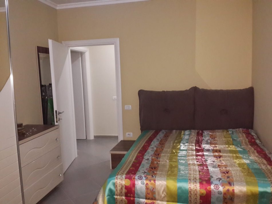 Tirane, jepet me qera apartament 1+1+Aneks+Ballkon Kati 8, 66 m² 450 € (astir)