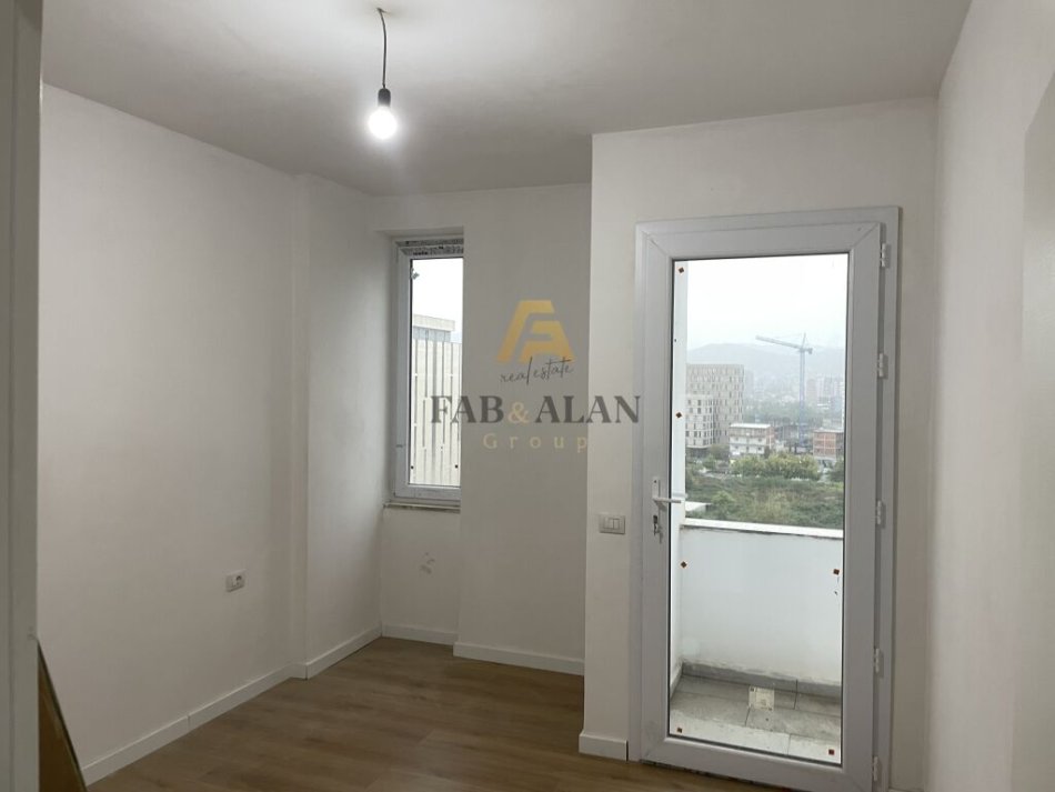 Tirane, jepet me qera apartament 3+1 Kati 9, 113 m² 700 € (Kryqezimi i Laprakes)
