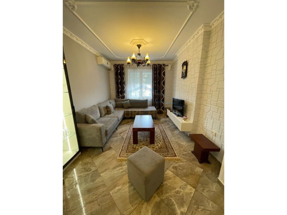 Tirane, jepet me qera apartament 2+1+Aneks+Ballkon Kati 3, 91 m² 1.000 € (Bllok)