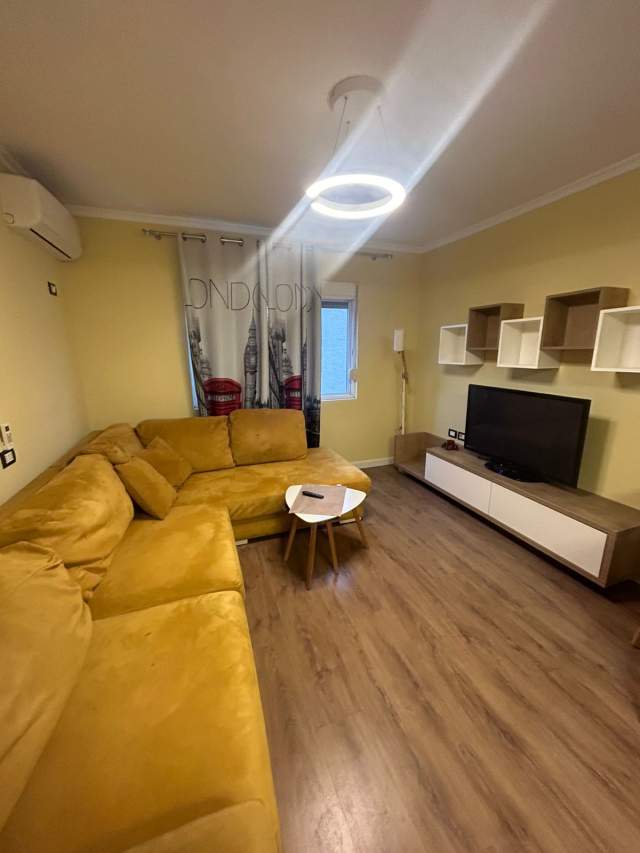 Tirane, jap me qera apartament 1+1+BLK Kati 4, 56 m² 400 Euro (Rruga Arkitekt Kasemi)