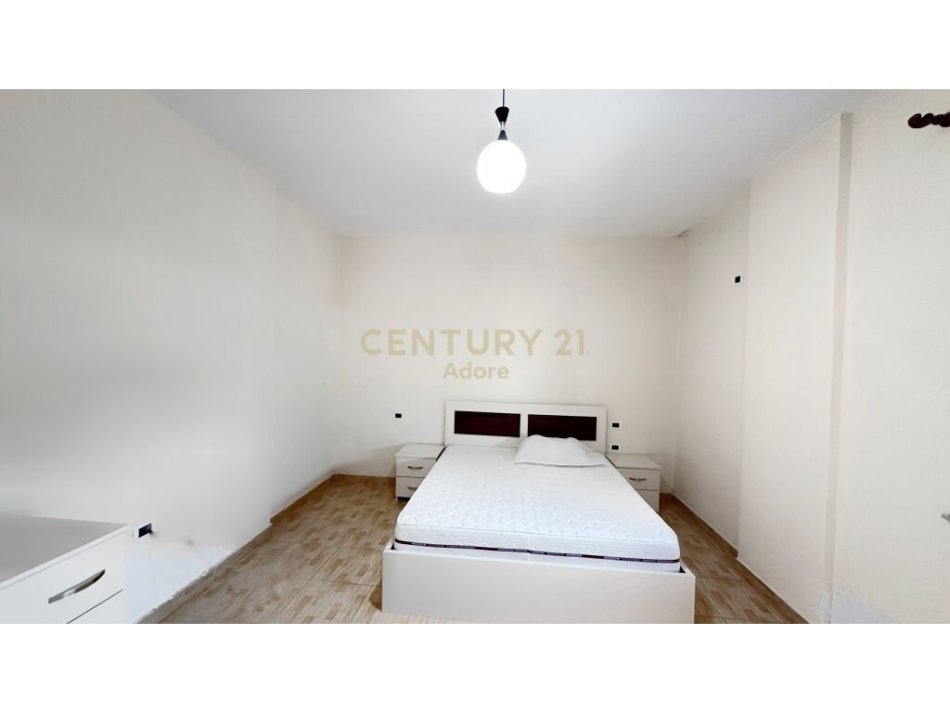 Tirane, jepet me qera apartament 1+1+Ballkon Kati 5, 73 m² 350 € (ne fund te rruges Jordan Misja, prane Bulevardit te Ri)
