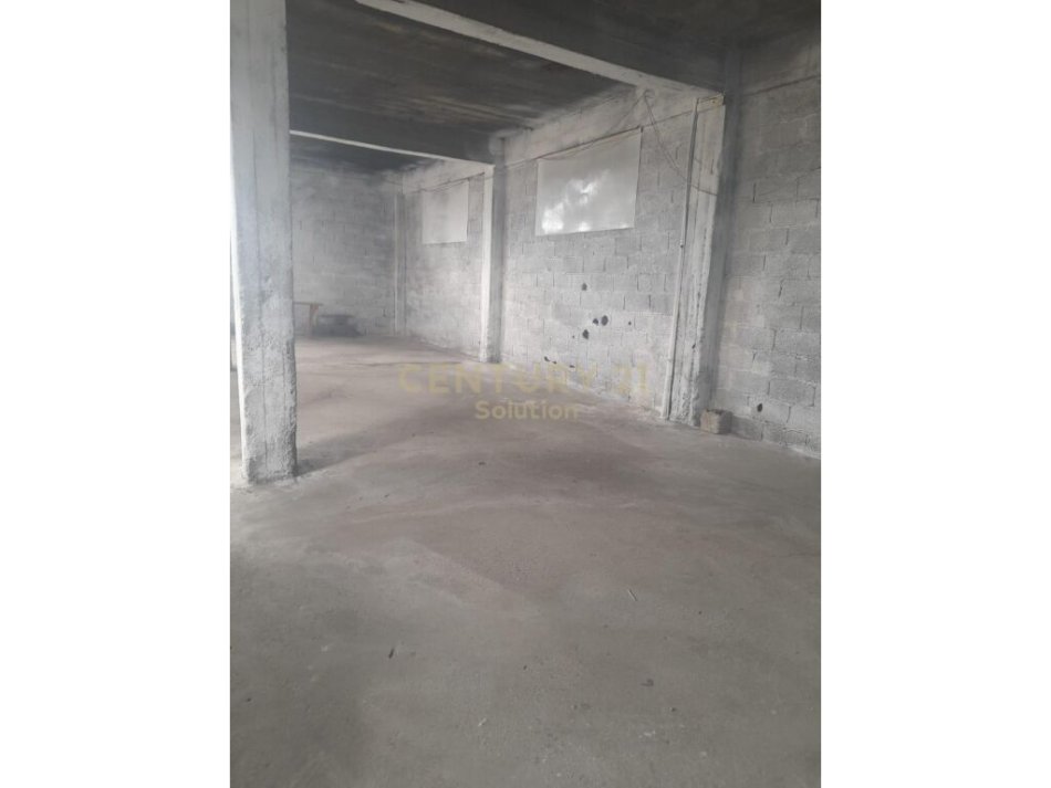 Tirane, jepet me qera ambjent biznesi Kati 0, 100 m² 500 € (në zonën e Ish-Doganës në Tiranë)